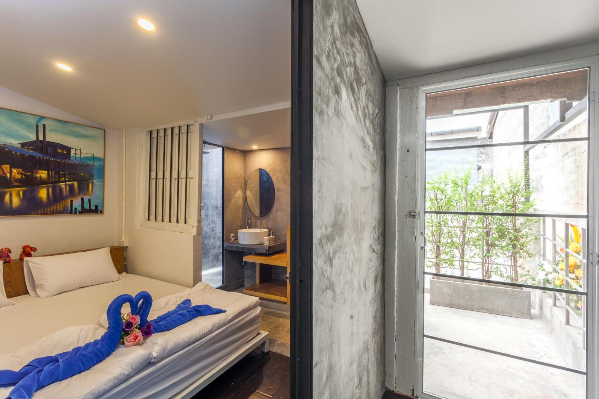Feel Good Hostel Phuket Bagian luar foto